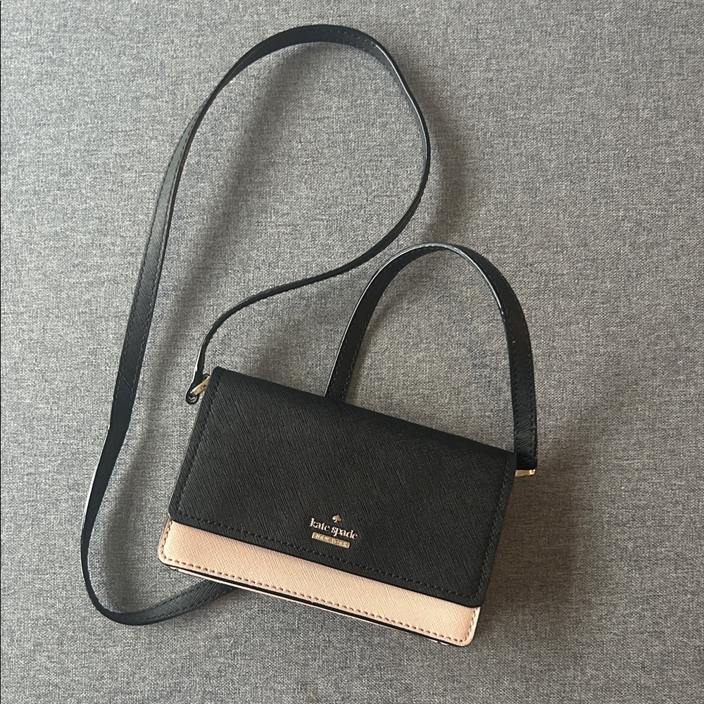 Kate Spade New York
Saffiano Leather Crossbody Bag